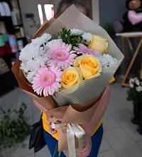 Букет цветов из:  Герберы, Розы и Хризантемы в Ейске